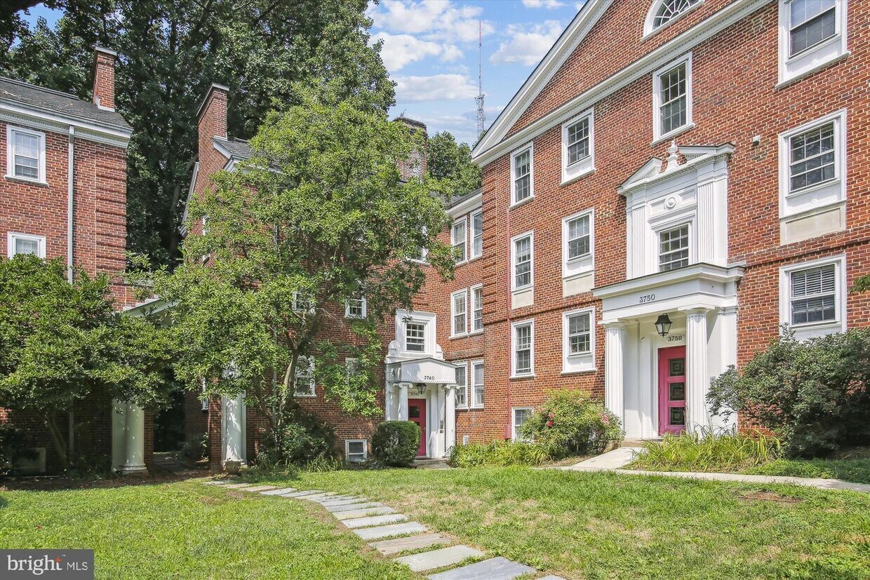 Primary Photo - 3740 39th St NW