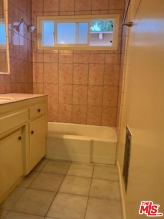 Foto del edificio - 2635 W Imperial Hwy