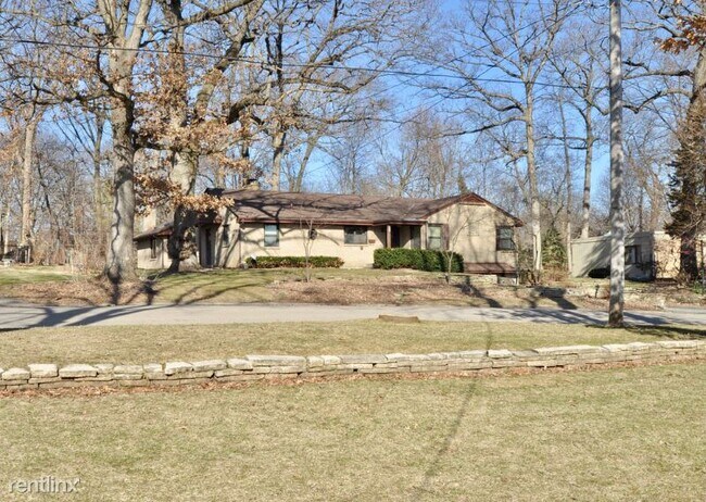 Building Photo - 3 br, 2.5 bath House - 220 Hilton Ave.