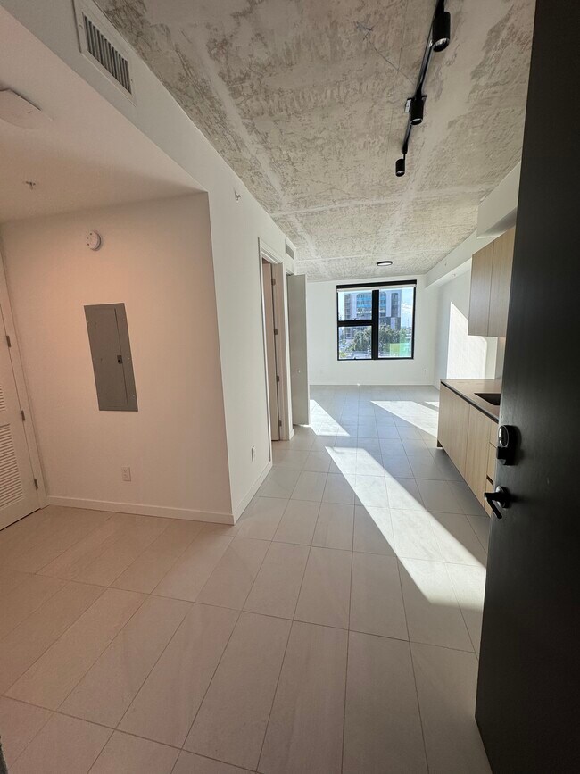 Building Photo - 264 NW 31st St