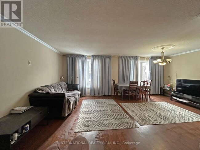 Building Photo - 63 Centre St E