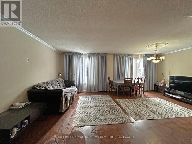 Photo du bâtiment - 63 Centre St E