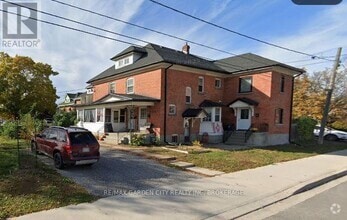 Building Photo - 323-323 Queenston St
