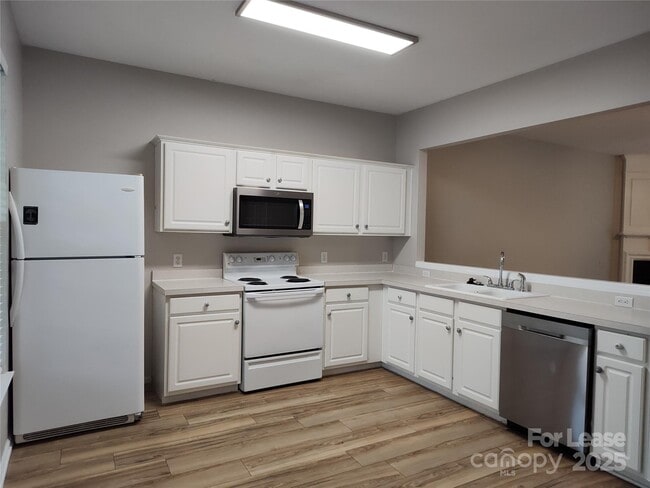 Building Photo - 8334 Gossomer Bay Dr