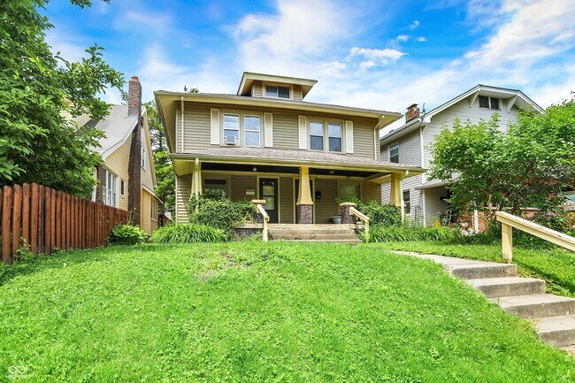 Building Photo - 626 N Riley Ave
