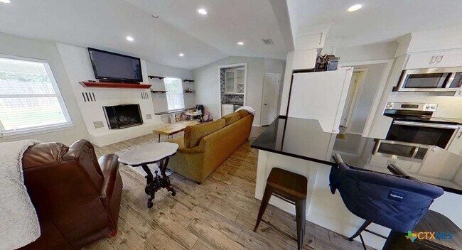 Building Photo - 323 Cardinal Dr