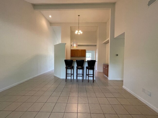 Building Photo - 210 E Denton Dr