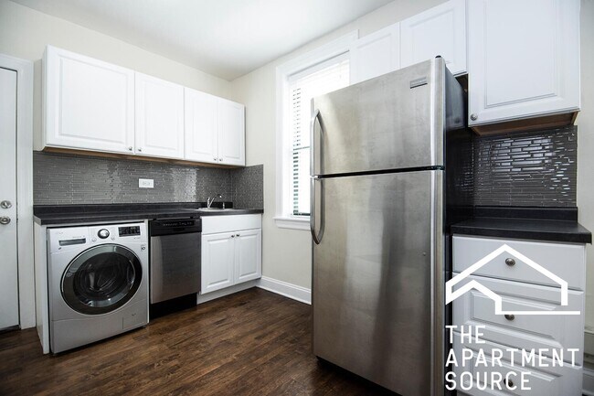 Foto del edificio - 3855 N Greenview Ave