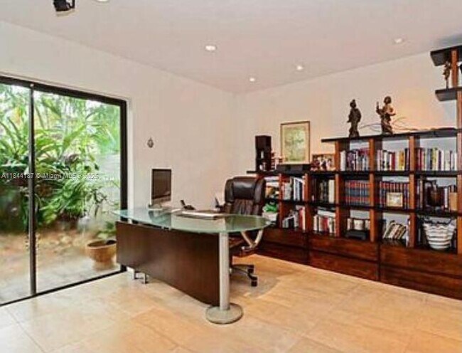Foto del edificio - 2991 Lakewood Ln