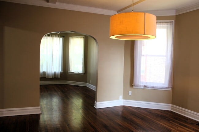 Building Photo - 4213 W Kamerling Ave