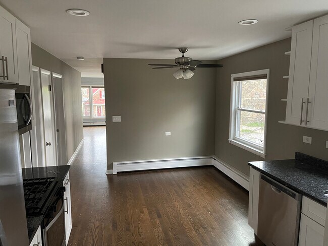 Foto del edificio - 5259 N Leamington Ave