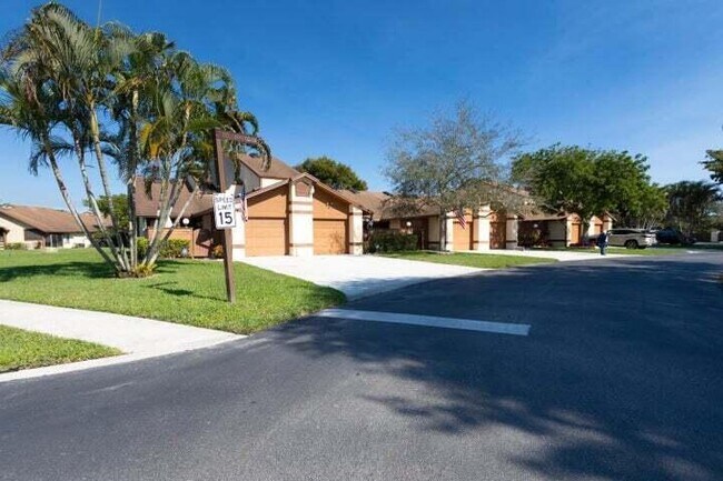 Foto del edificio - 3729 Collinwood Ln