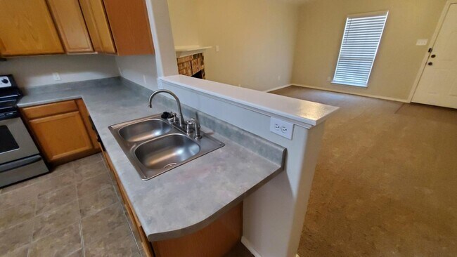 Building Photo - Half Off 1st Full Month's Rent / New Floor...
