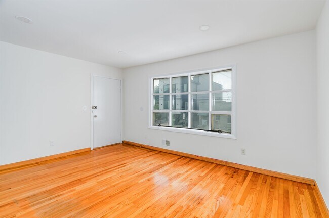 Foto del edificio - 304 Columbia Ave