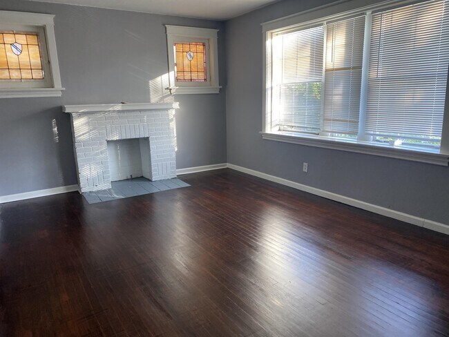 Building Photo - 4640 Anderson Ave