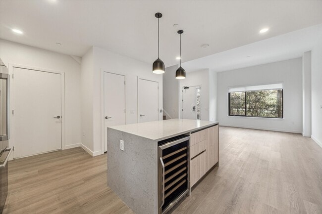 Building Photo - 1 Riva Row