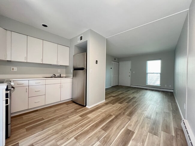 Building Photo - 9979 Chateau Roi Ct