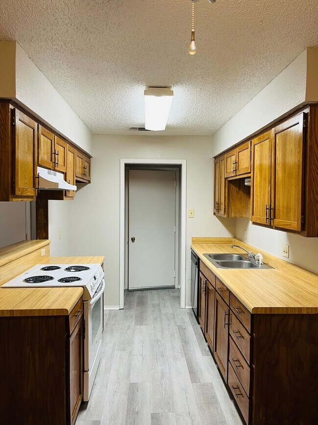 Foto del edificio - 320 Spring Branch Ln