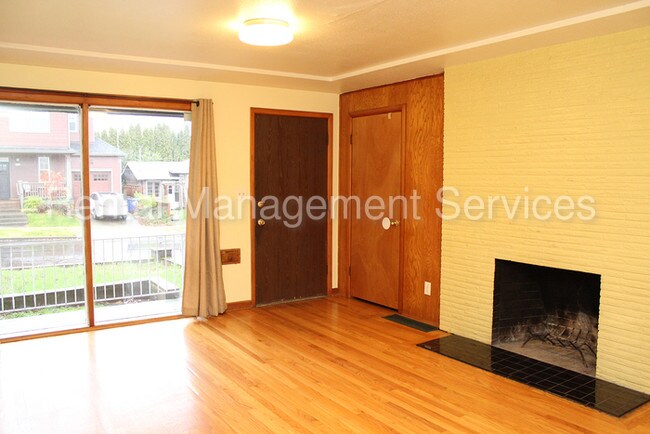 Building Photo - 5426 NE 38th Ave