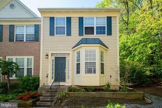 Building Photo - 146 Quiet Waters Pl