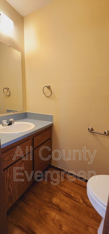 Building Photo - 1133 N Vassault St