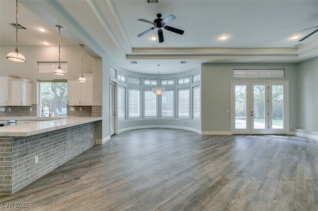 Building Photo - 1704 Cypress Manor Dr