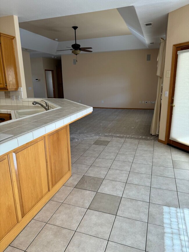Building Photo - Beautiful Spacious home Coming soon!