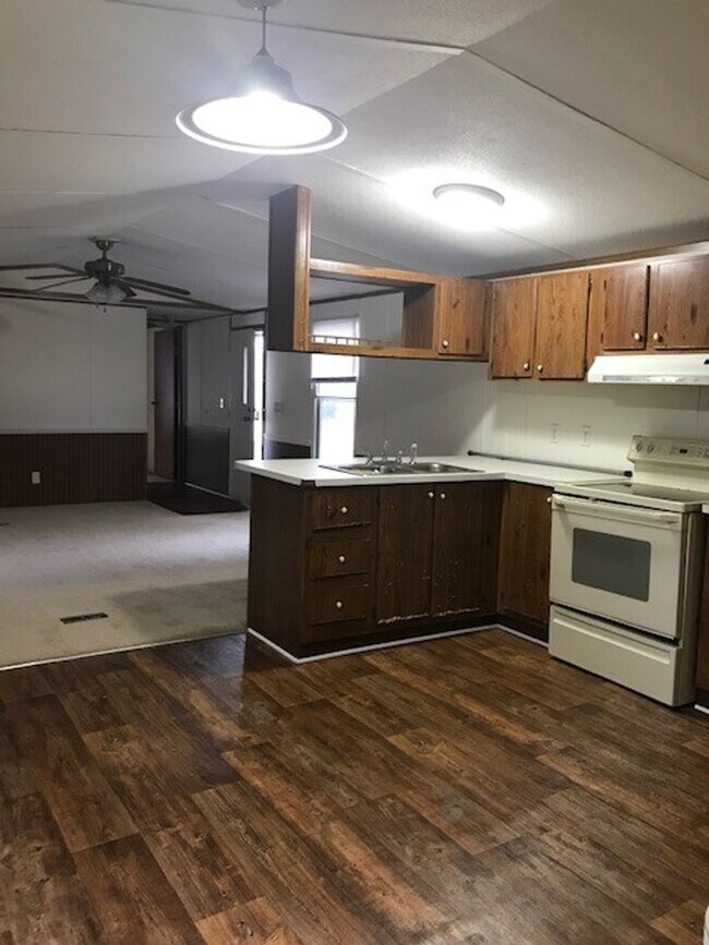 Building Photo - 3 BED, 2 BATH MOBILE HOME- $900 MONTH, $90...
