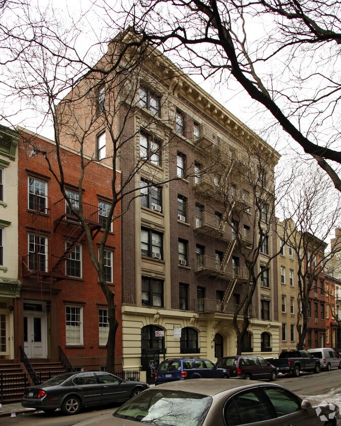 Primary Photo - 236 E 5th St