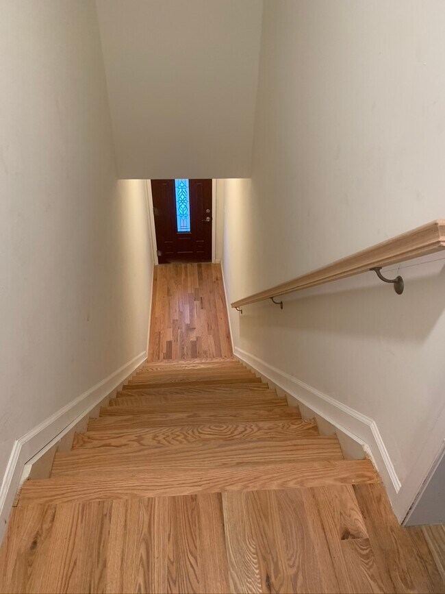 Large Entryway with space for coats/shoes - 213 7th St