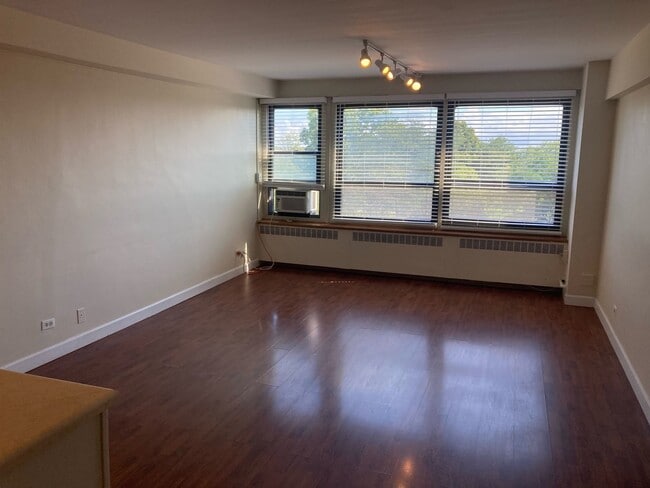 Building Photo - 4180 N Marine Dr
