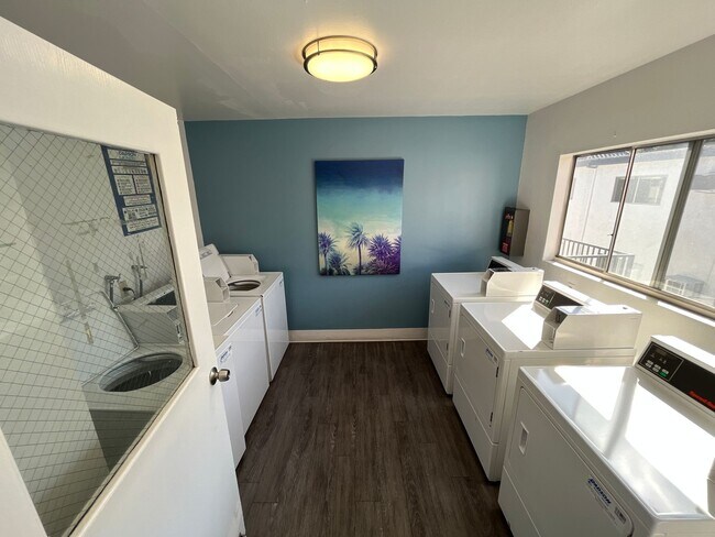 Building Photo - 2039 North Las Palmas Ave