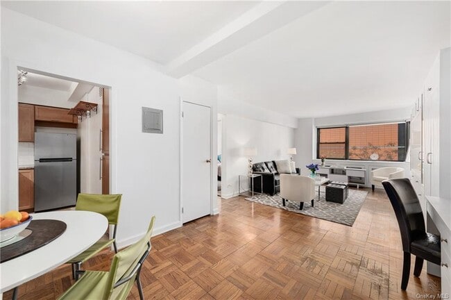 Building Photo - 305 E 72nd St