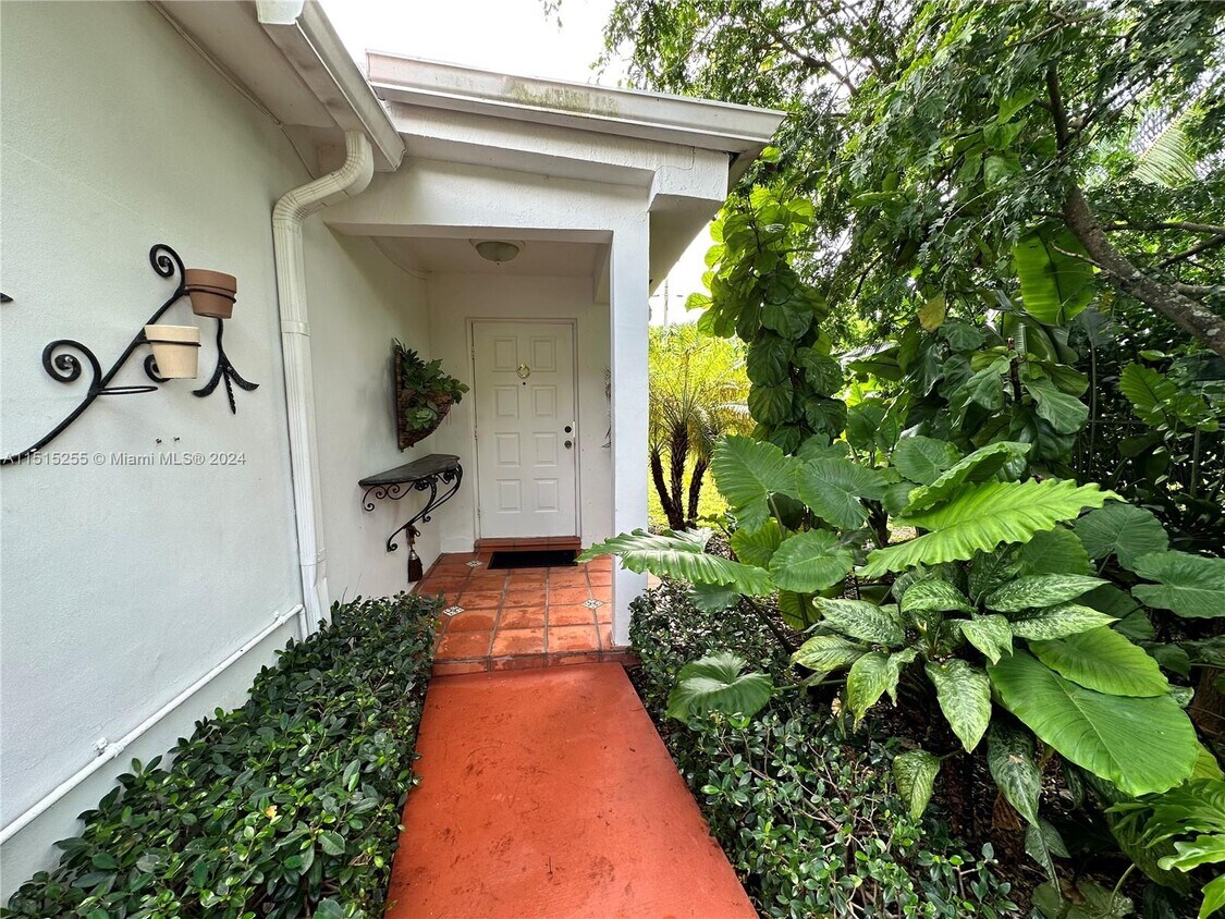 Primary Photo - 8940 SW 75th St