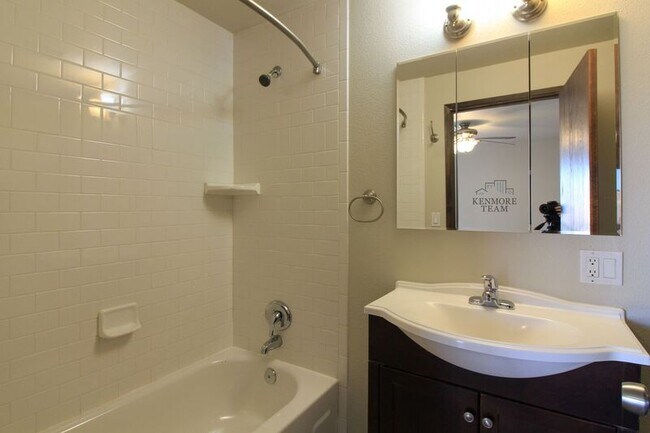Foto del edificio - 1636 Cherry Ln