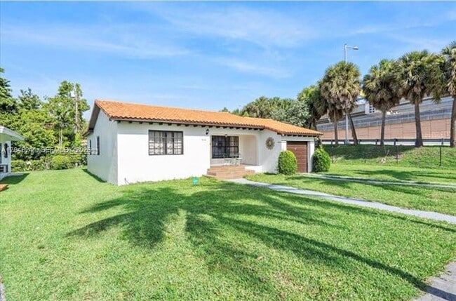 Foto del edificio - 860 NW 17th Ct