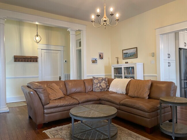 Foto del edificio - 617 Allison Ave SW
