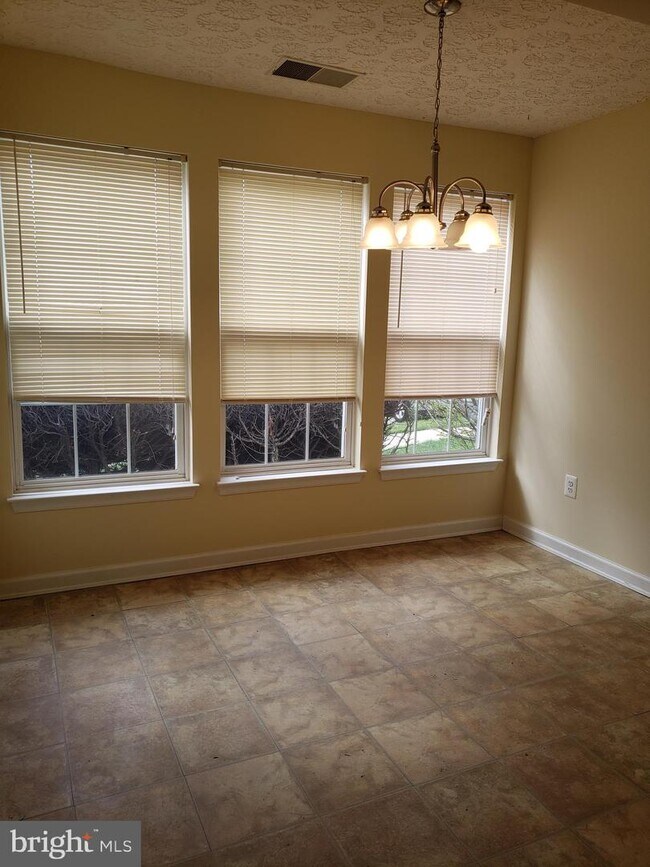 Building Photo - 9571 Shirewood Ct