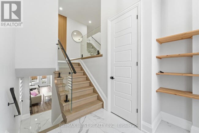 Photo du bâtiment - 922 Fourth St