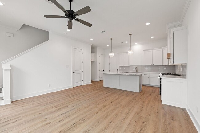 Building Photo - 115 Gaunt Ln