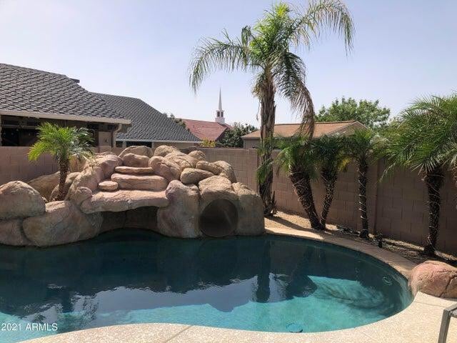 Foto del edificio - 5233 E Carmel Ave