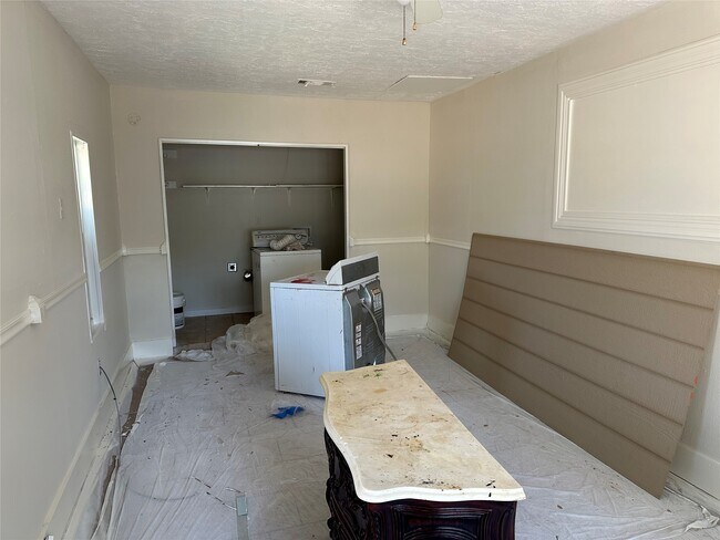 Foto del edificio - 9301 Chesterfield Dr
