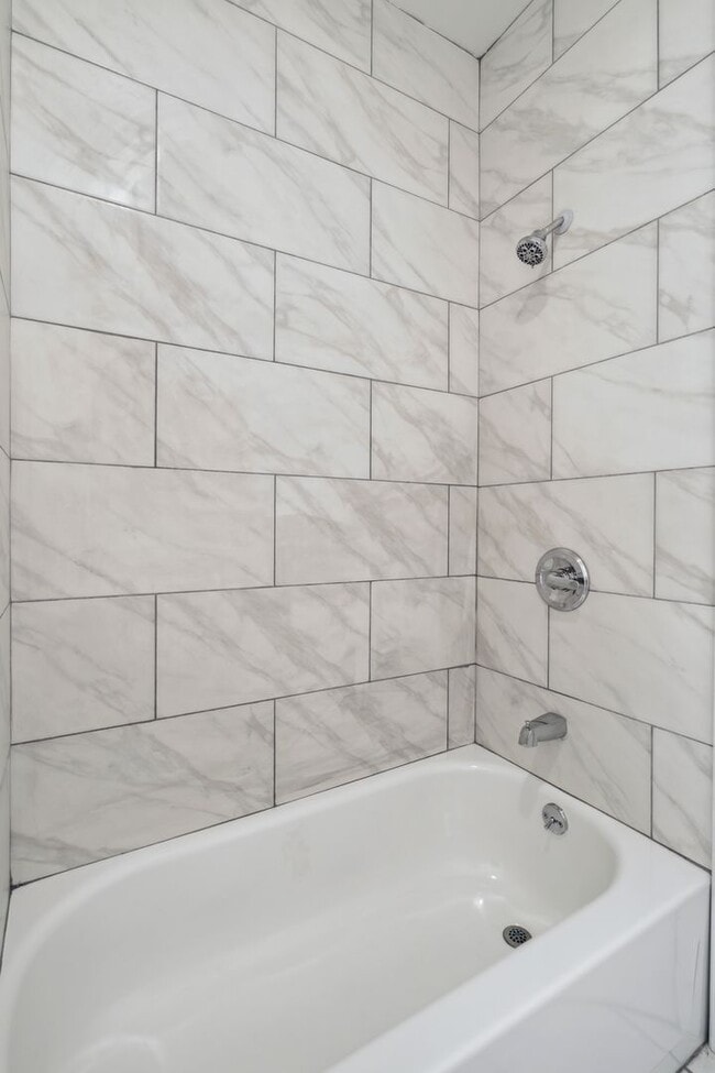 Building Photo - Stunning Remodel - North Philadelphia