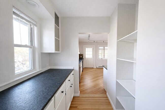 Foto del edificio - 2 Edward Sullivan Rd