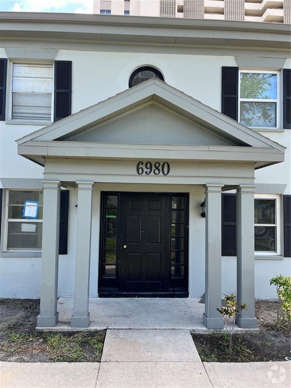 Building Photo - 6980 Avenue Des Palais