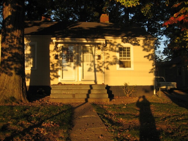 Building Photo - 1024 Willowbrook Dr Building Photo - 1024 Willowbrook Dr