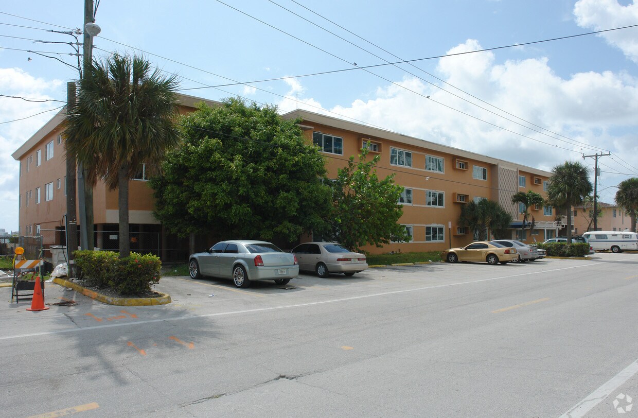 Primary Photo - Royal Isle Apartments