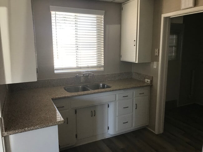 Building Photo - TWO BEDROOM HOUSE IN LAKEWOOD--GREAT LOCATION--CALL US TODAY!!