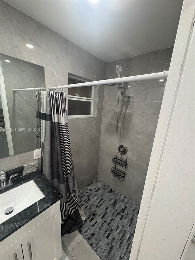 Building Photo - 2400 Casablanca Dr