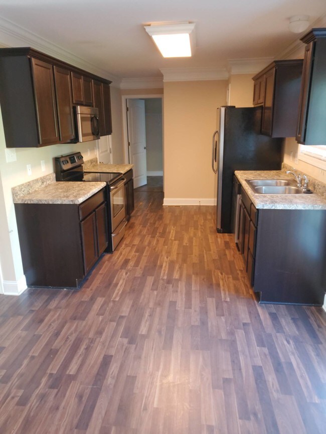 Foto del edificio - 2827 Red Ellis Ln